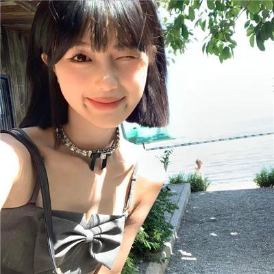 偷偷接吻 封面